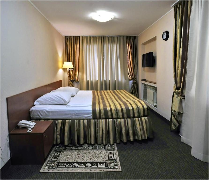 Двухместный (Стандартный номер с кроватью размера «king-size») отеля Астра, Первоуральск