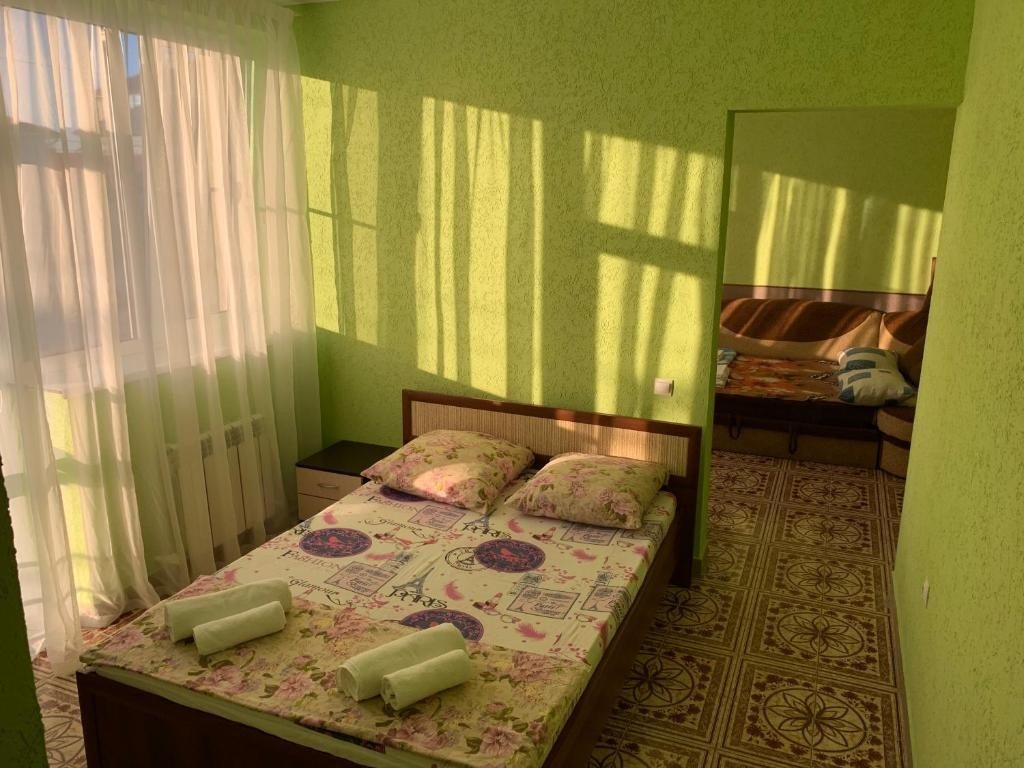 Четырехместный (Четырехместный номер с балконом), Гостиница Сибирячка