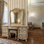 Двухместный (Чеховъ), Отель Чеховъ