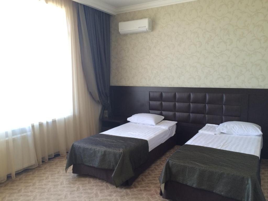 Двухместный (Двухместный номер с 2 отдельными кроватями и дополнительной кроватью) отеля Sweet Hall, Краснодар