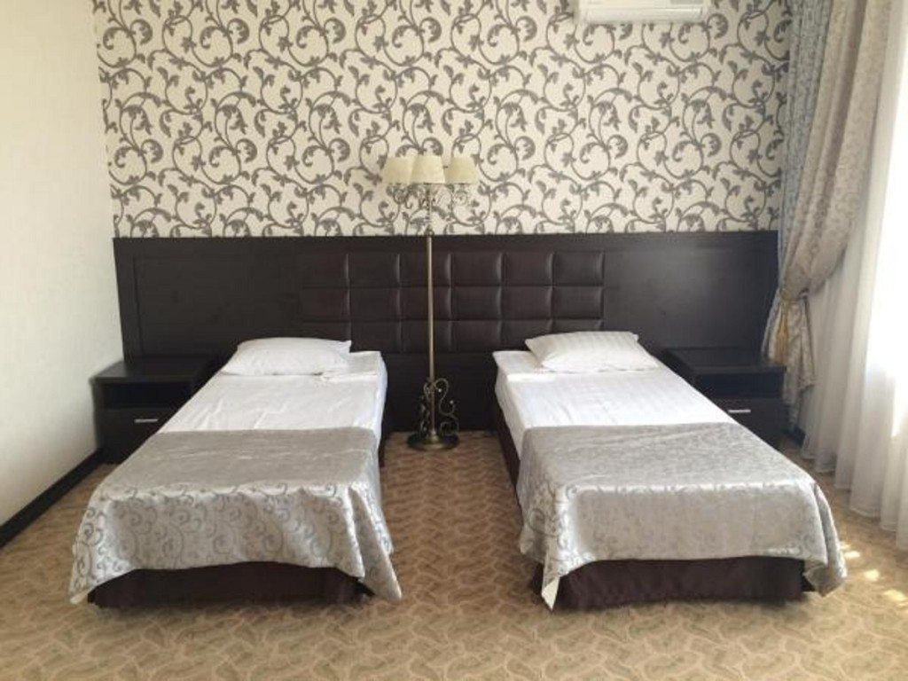 Полулюкс (Полулюкс с двумя односпальными кроватями) отеля Sweet Hall, Краснодар