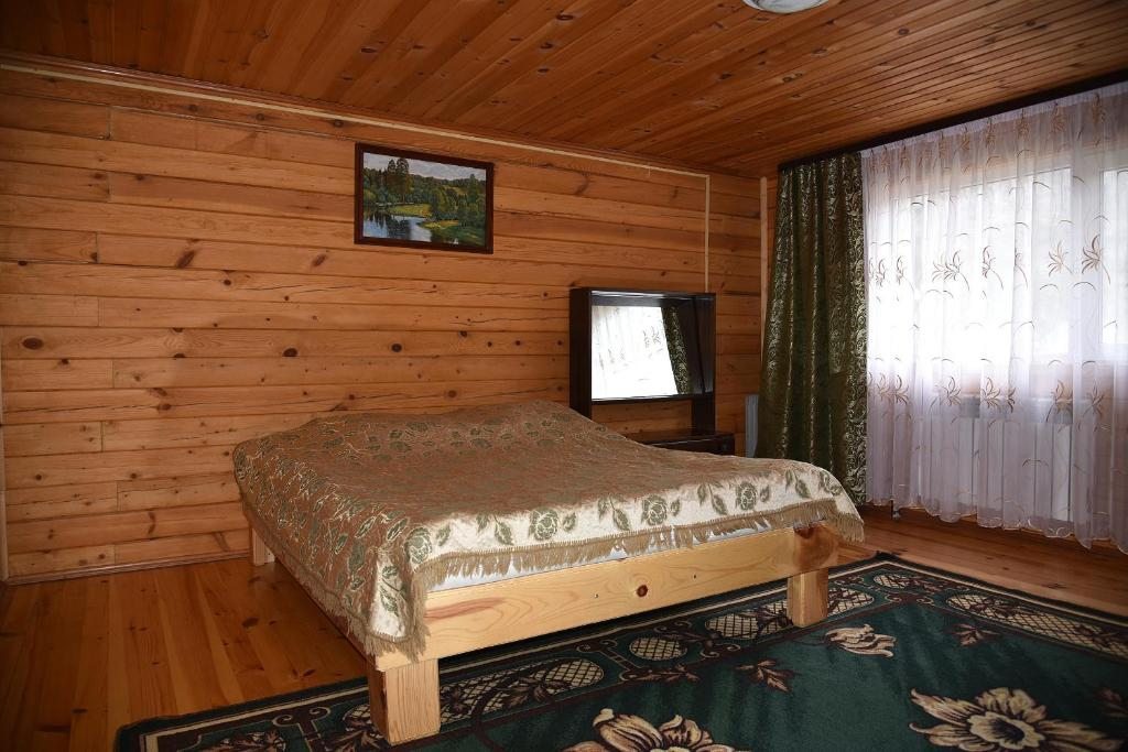 Трехместный (Трехместный номер с видом на горы) гостевого дома Усадьба у Гришевых, Чемал