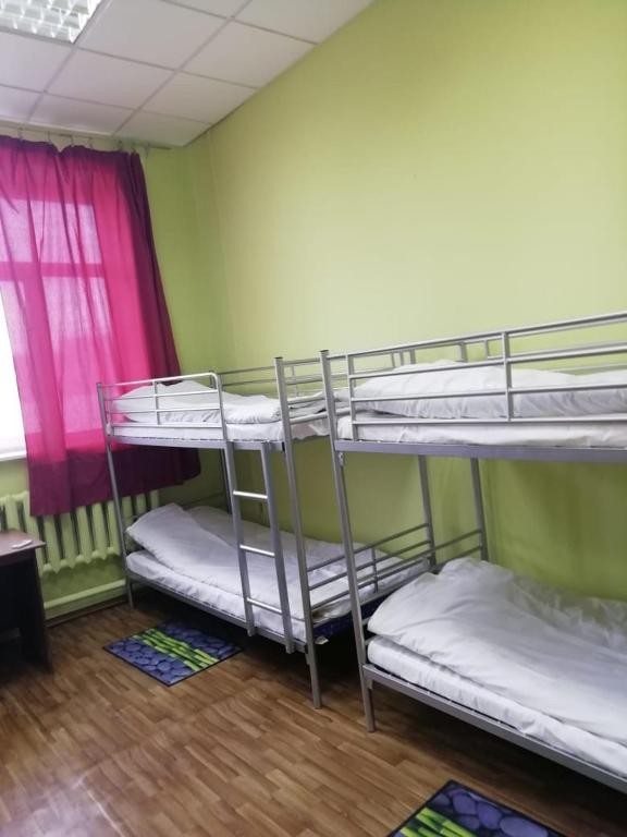 Номер (Спальное место на двухъярусной кровати в общем номере для женщин) хостела Метро, Череповец