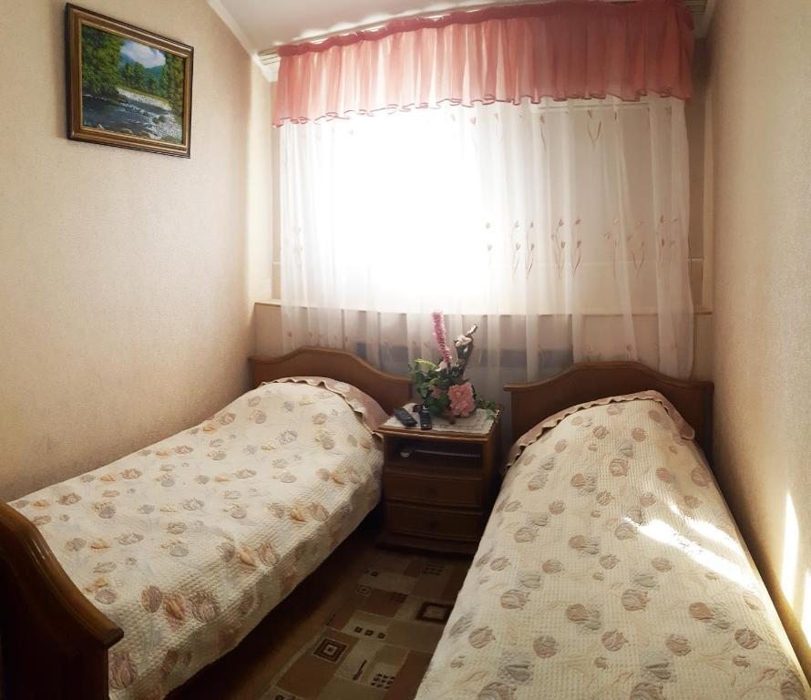 Двухместный (Двухместный номер с 2 отдельными кроватями и душем) отеля Рандеву, Славянск-на-Кубани