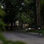 Парковка, Отель Альберия