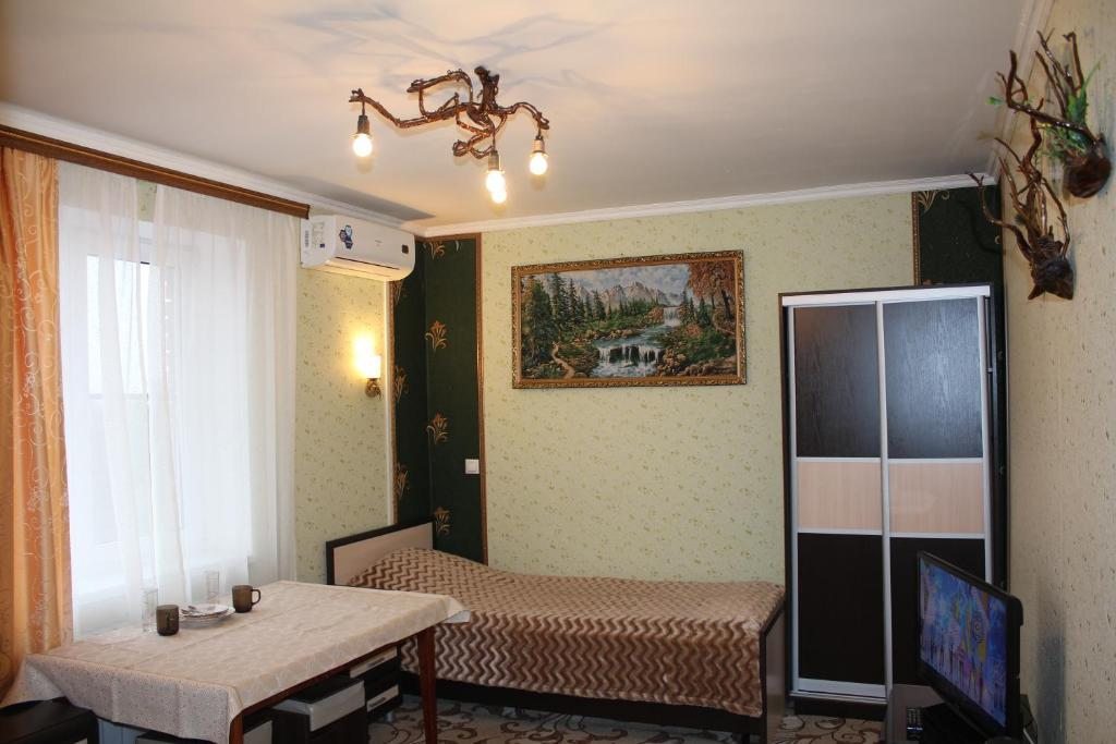 Двухместный (Двухместный номер с 2 отдельными кроватями и душем) гостевого дома У Друзей, Пятигорск