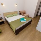 Трёхместный и более (Трехместный номер с балконом с видом на море), Гостевой дом Прибрежный