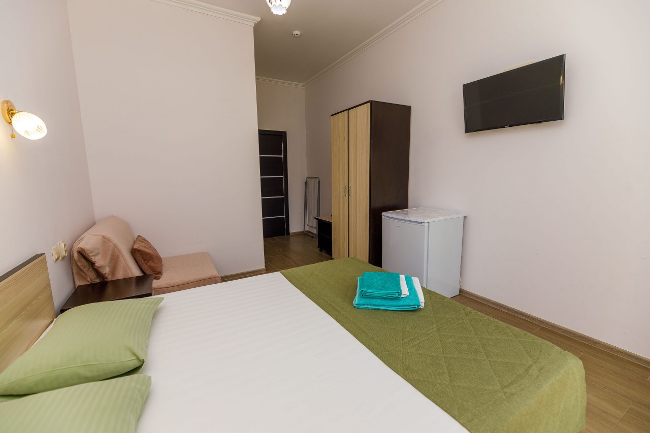 Трёхместный и более (Трехместный номер с балконом с видом на море), Гостевой дом Прибрежный