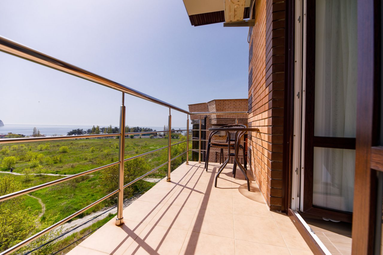 Трёхместный и более (Трехместный номер с балконом с видом на море), Гостевой дом Прибрежный