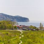 Трёхместный и более (Трехместный номер с балконом с видом на море), Гостевой дом Прибрежный