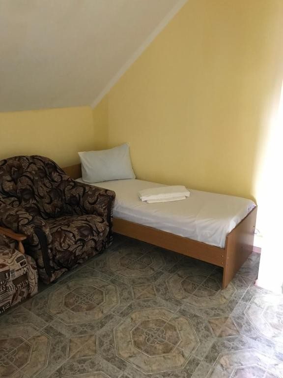Двухместный (Небольшой двухместный номер с 2 отдельными кроватями) гостевого дома Леон, Дивноморское