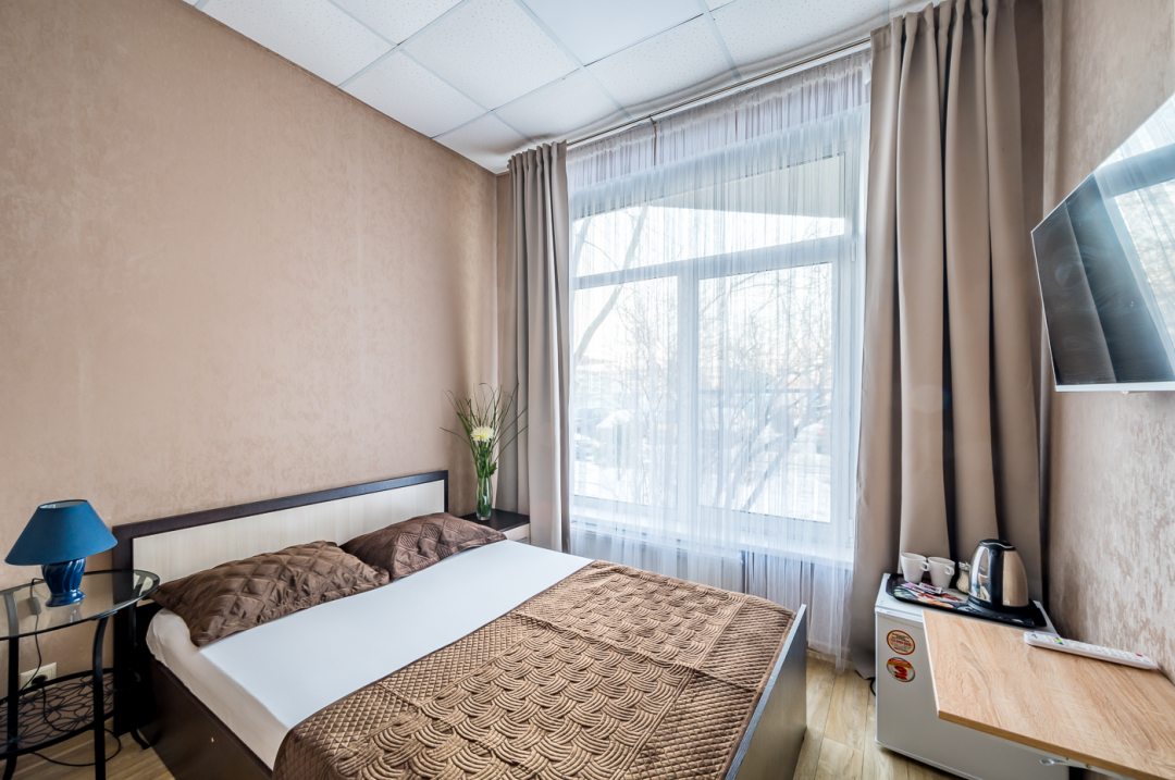Двухместный (Двухместный номер Делюкс с 1 кроватью и душем) отеля Room Room, Москва