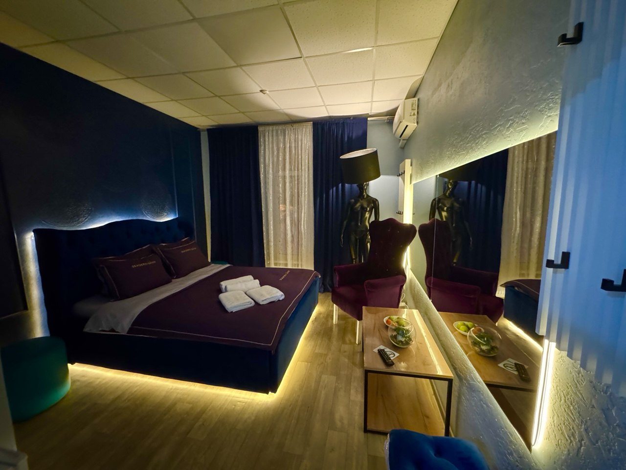 Сюит (Люкс с гидромассажной ванной), Отель Room Room