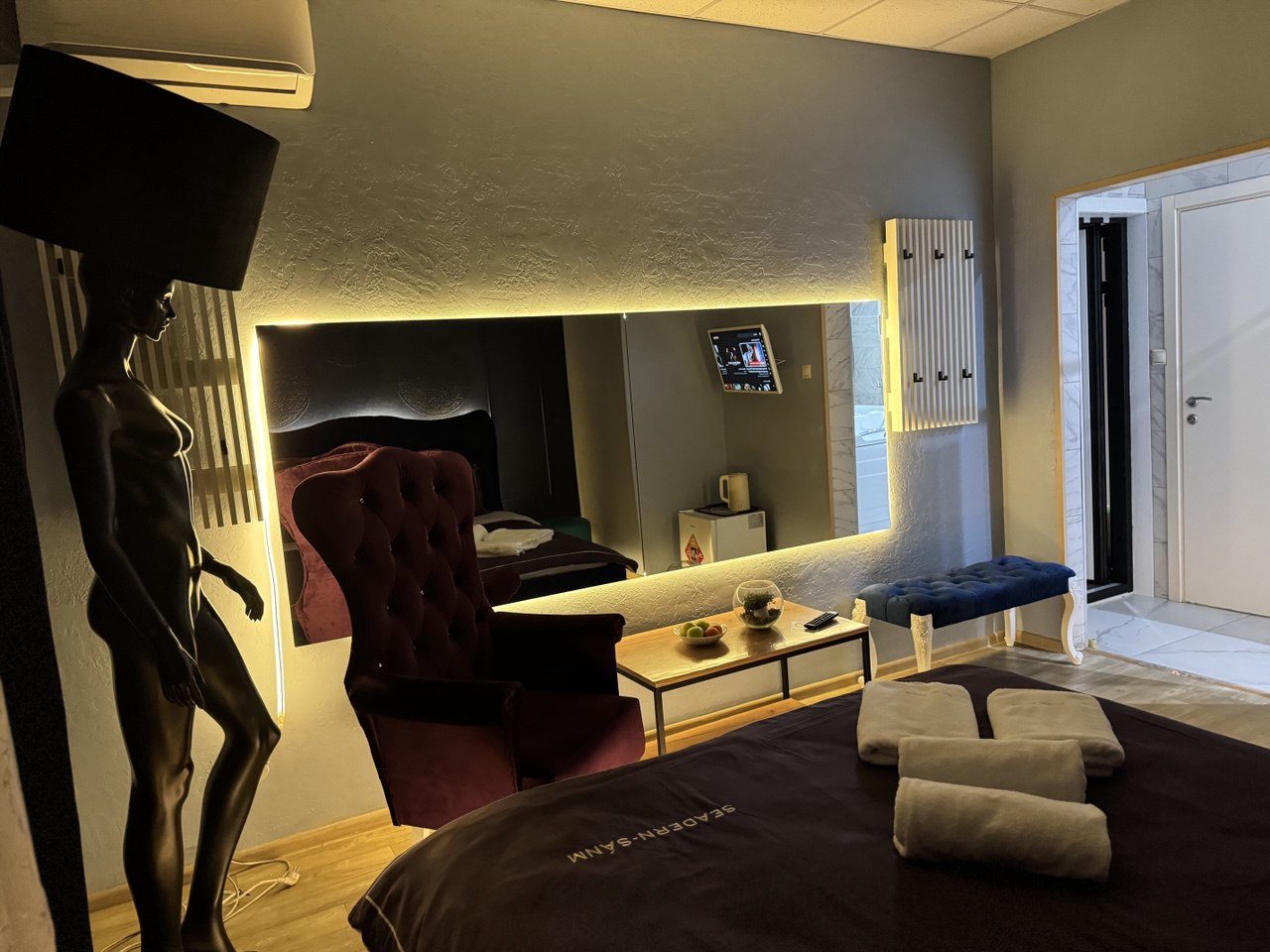 Сюит (Люкс с гидромассажной ванной), Отель Room Room