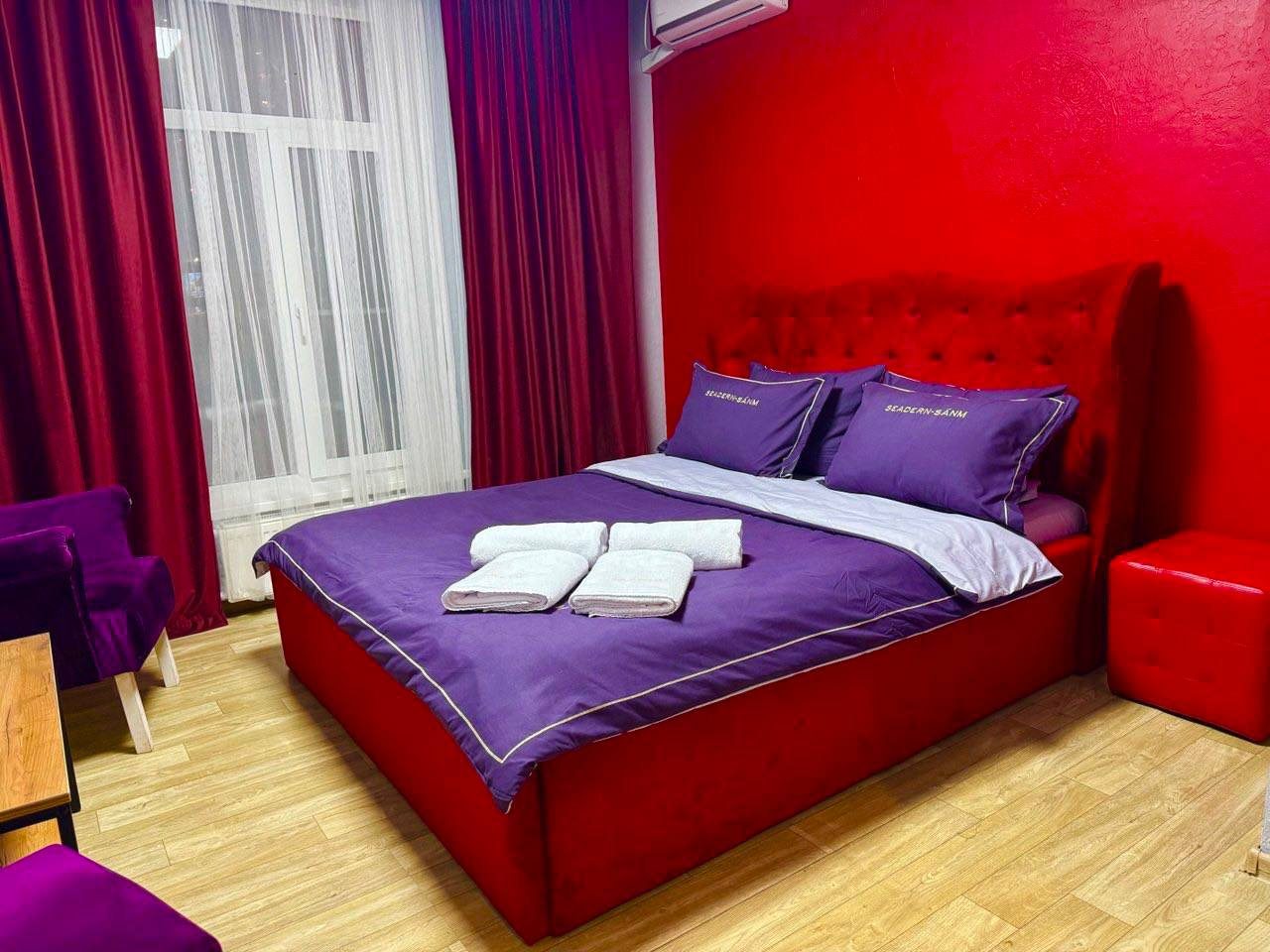Люкс (Красный бархат с джакузи), Отель Room Room