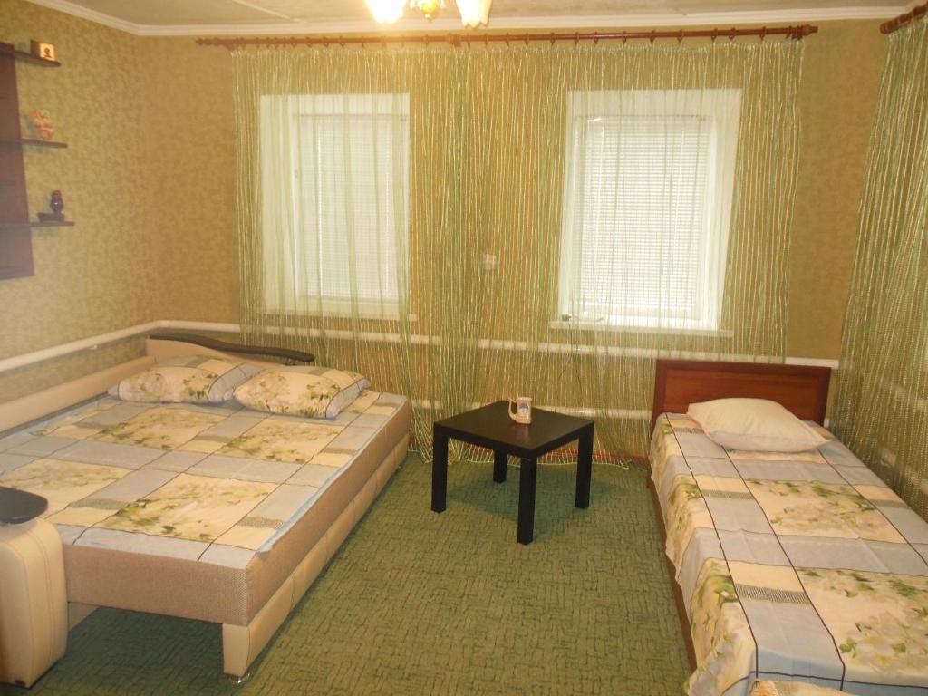 Трехместный (Трехместный номер с общей ванной комнатой) гостевого дома Guest House Victoria, Кущёвская