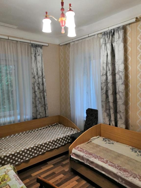 Двухместный (Двухместный номер с 2 отдельными кроватями и общим туалетом) гостевого дома На Пикетном переулке, Кисловодск