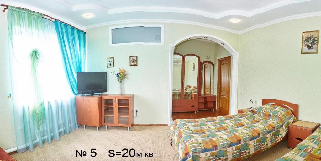 Трехместный (Трехместный номер с собственной ванной комнатой) гостевого дома Guest House on Podgornaya, Кисловодск