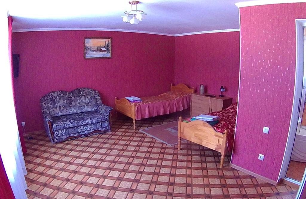 Четырехместный (Стандартный четырехместный номер) гостевого дома Guest house U Lary, Кисловодск