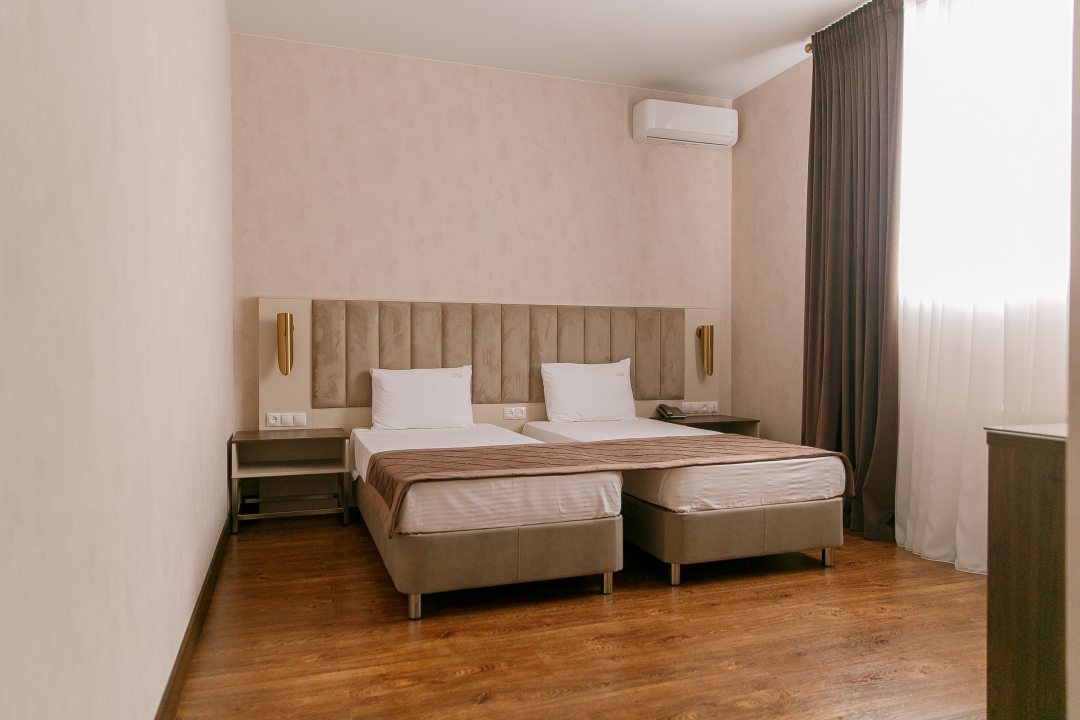 Двухместный (Улучшенный номер с 2 кроватями размера «queen-size») отеля Дали, Кисловодск