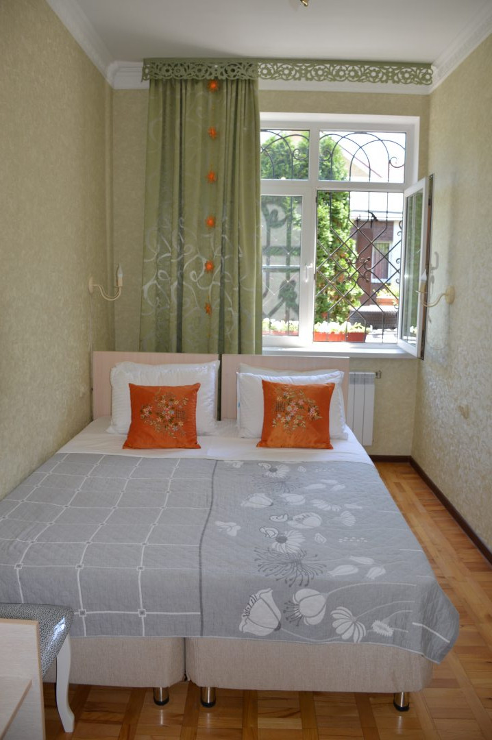 Двухместный (Двухместный с 1 кроватью или двумя раздельными кроватями) гостевого дома Лотос, Кисловодск