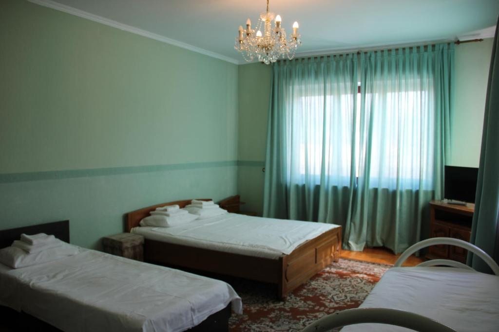 Трехместный (Четырехместный номер с ванной 201) гостевого дома На Московской, Кисловодск