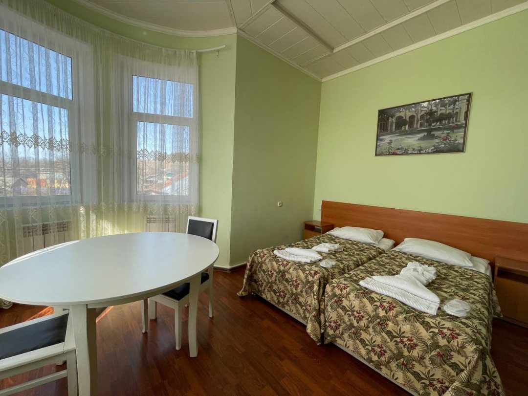Двухместный (Двухместный номер с общей ванной комнатой) гостиницы Семейный Отдых, Кисловодск