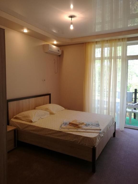 Двухместный (Двухместный номер с 1 кроватью и балконом) гостевого дома Ридад, Лазаревское