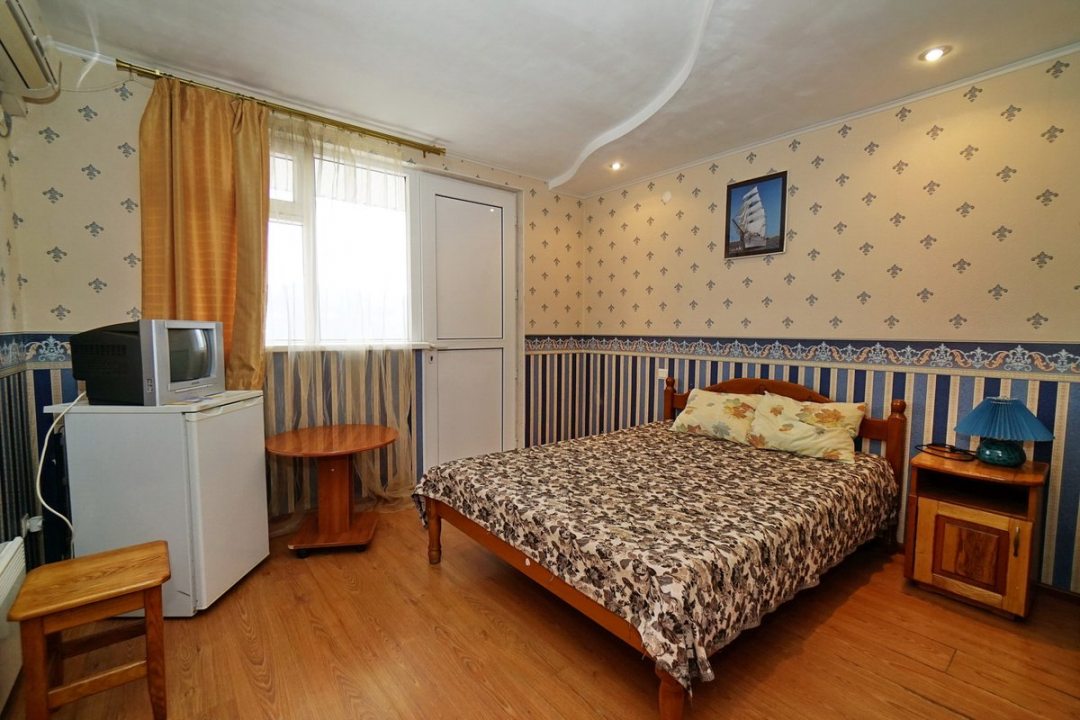 Апартаменты (Трехкомнатный номер с мини кухней) гостевого дома Лето, Лазаревское
