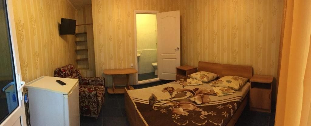 Двухместный (Двухместный с 1 кроватью или 2 отдельными кроватями и душем) гостевого дома Оскар, Лазаревское