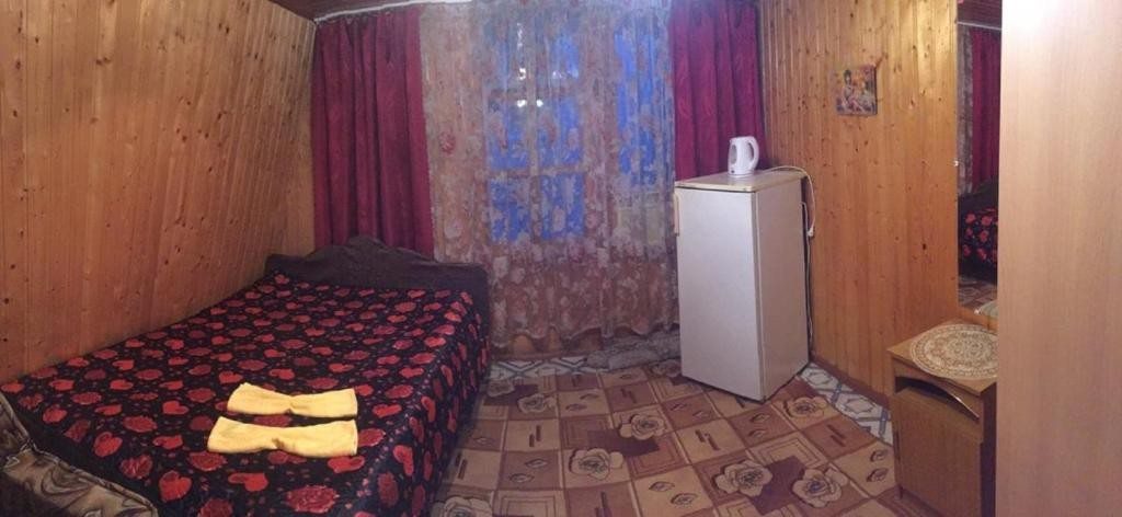 Двухместный (Двухместный номер с 1 кроватью или 2 отдельными кроватями и дополнительной кроватью) гостевого дома БАРС, Лазаревское