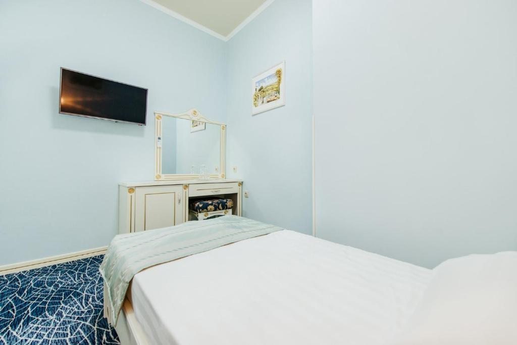 Двухместный (Бюджетный двухместный номер с 1 кроватью или 2 отдельными кроватями без окна) отеля Двин, Лазаревское
