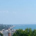 Восхитительный вид на море с балкона номеров Делюкс