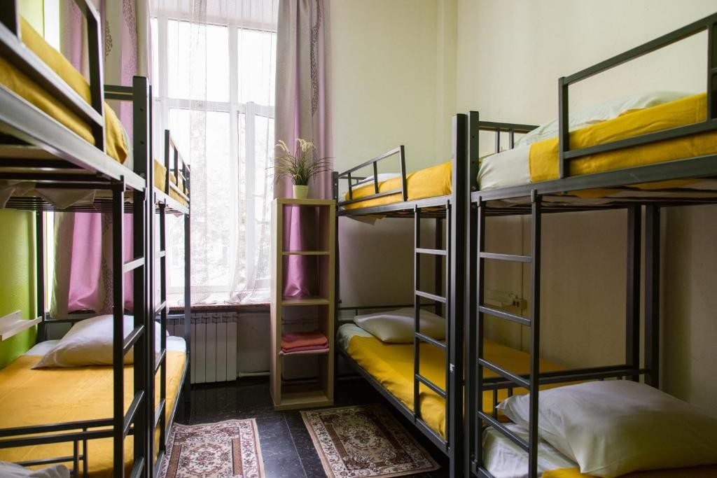 Номер (Спальное место на двухъярусной кровати в общем номере для мужчин) отеля Уголок, Москва