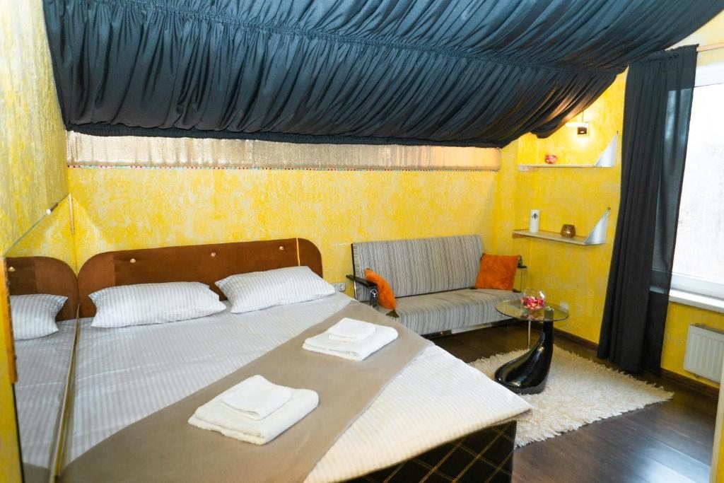 Двухместный (Улучшенный номер с кроватью размера «king-size») хостела На Севастьянова, Сочи