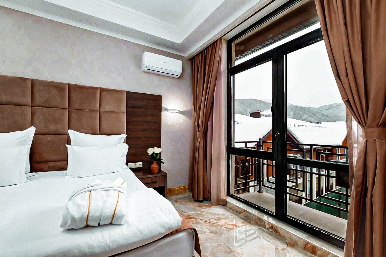 Двухместный (Улучшенный номер с одной двуспальной или двумя односпальными кроватями) отеля Alcont, Эсто-Садок