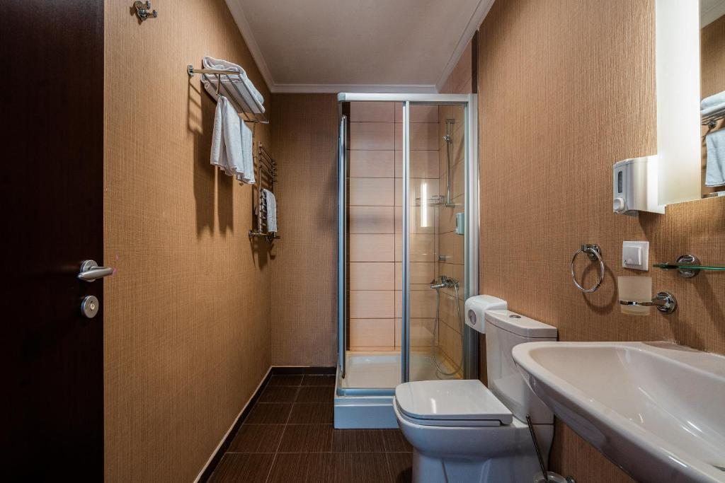 Ванная комната в номере гостиницы Бонус 1*, Эсто-Садок. Апарт-отель Бонус
