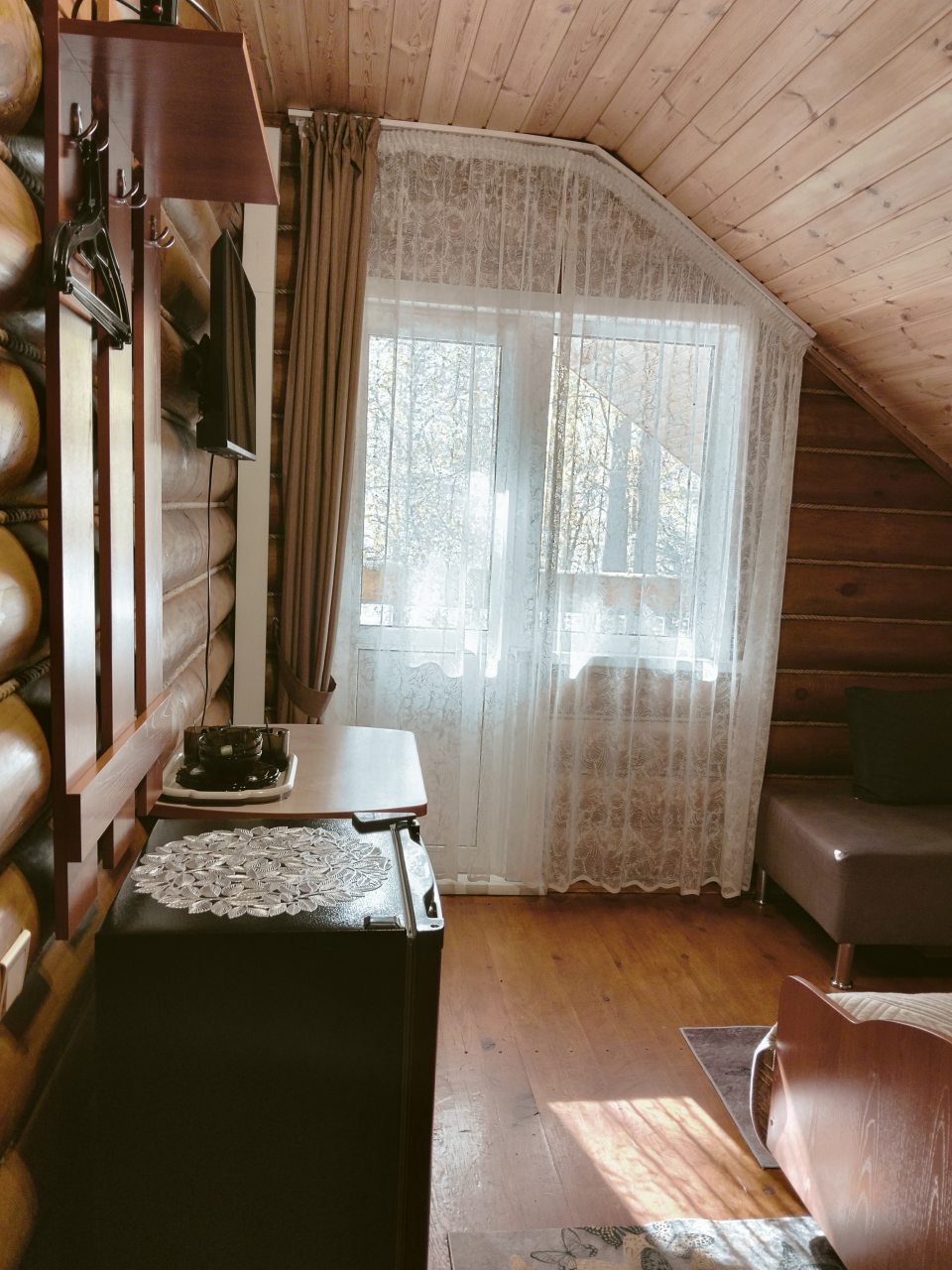 Трехместный (С балконом и видом на реку), Лазурит