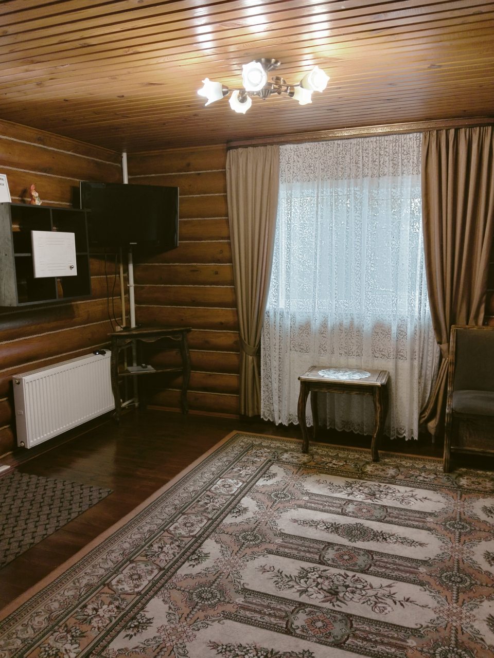 Холл на первом этаже дома