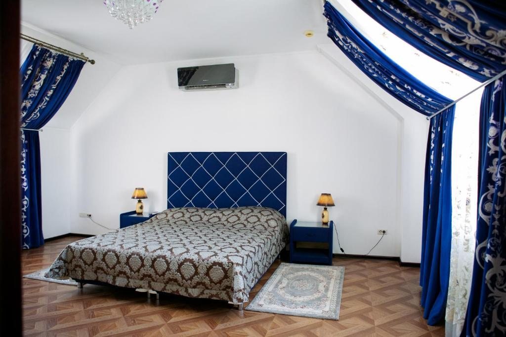 Сьюит (Люкс с 2 спальнями) гостиницы Рица-Парк, Черкесск