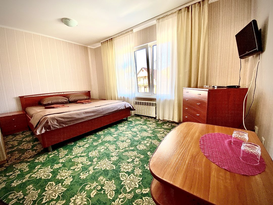Двухместный (Двухместный стандарт с двуспальной кроватью) отеля KHOL.IN, Сыктывкар