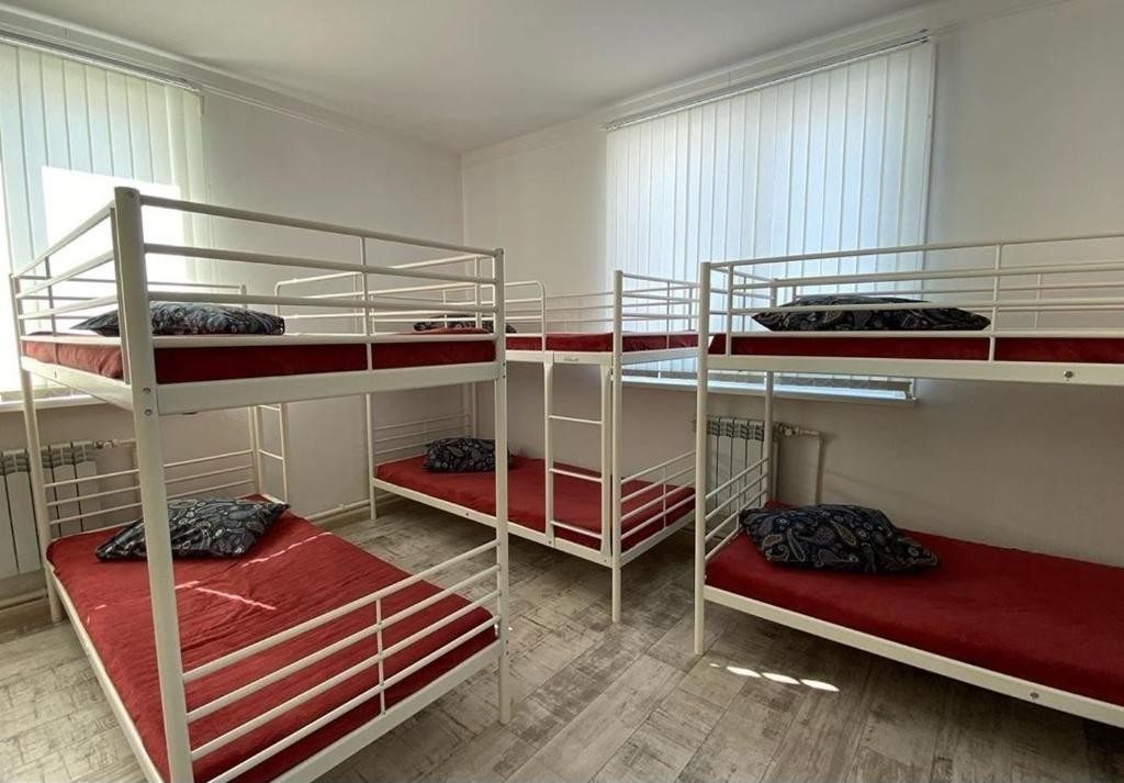 Номер (Кровать в общем 8-местном номере для мужчин и женщин) гостиницы Enjoy, Якутск