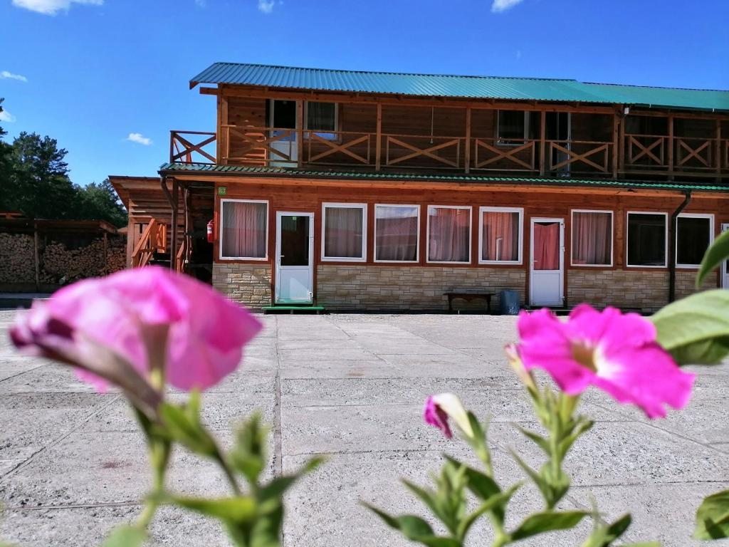Сьюит (Люкс с кроватью размера «king-size» и балконом) отеля Околица в Узнезе, Чемал