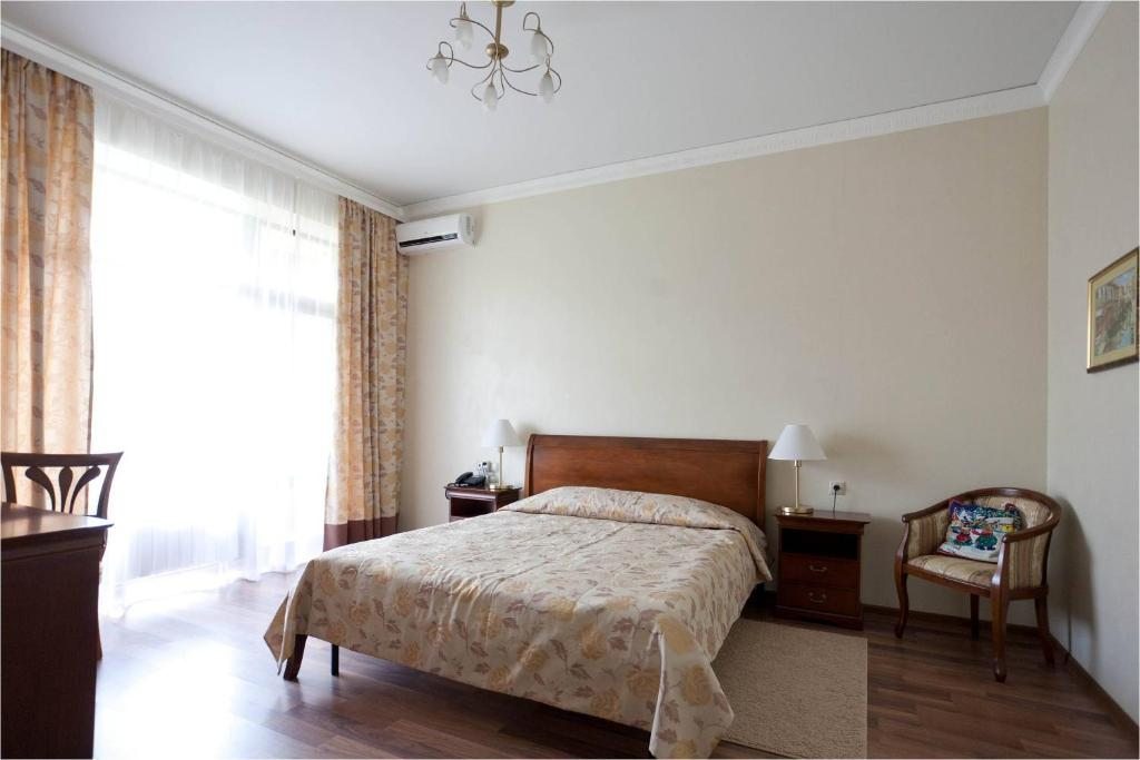 Двухместный (Классический двухместный номер с 1 кроватью и балконом) отеля Резиденция Отель, Усть-Качка