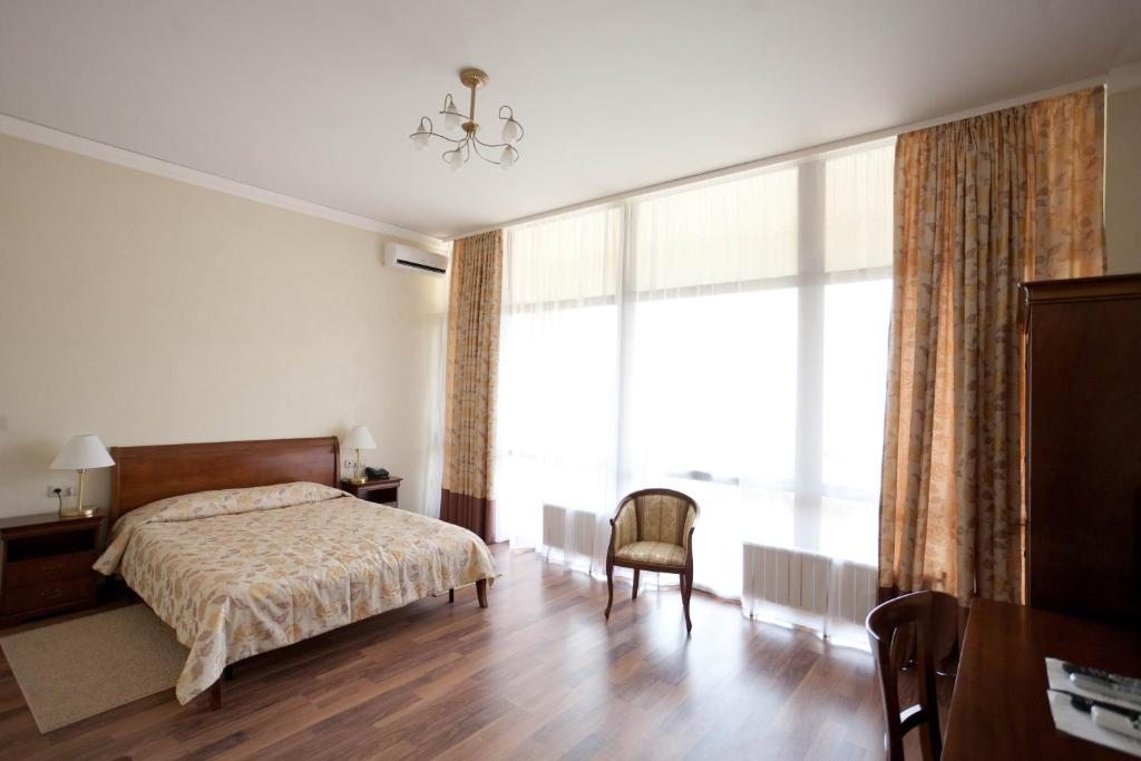 Двухместный (Классический двухместный номер с 1 кроватью и балконом) отеля Резиденция Отель, Усть-Качка