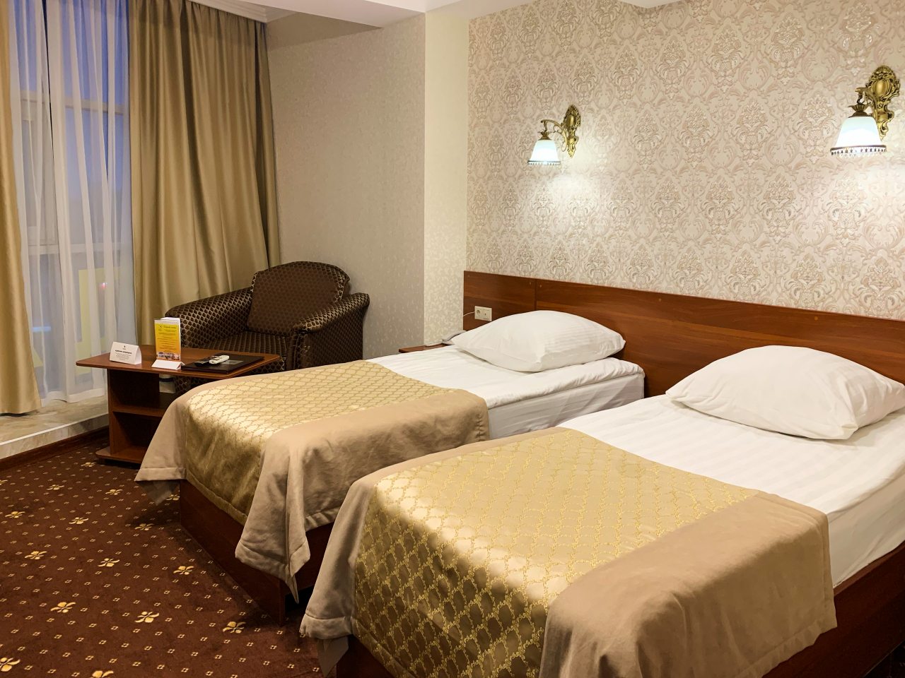 Двухместный (Стандарт улучшенный с ванной или душем и двумя раздельными кроватями, 25 кв м) отеля Калипсо, Тверь