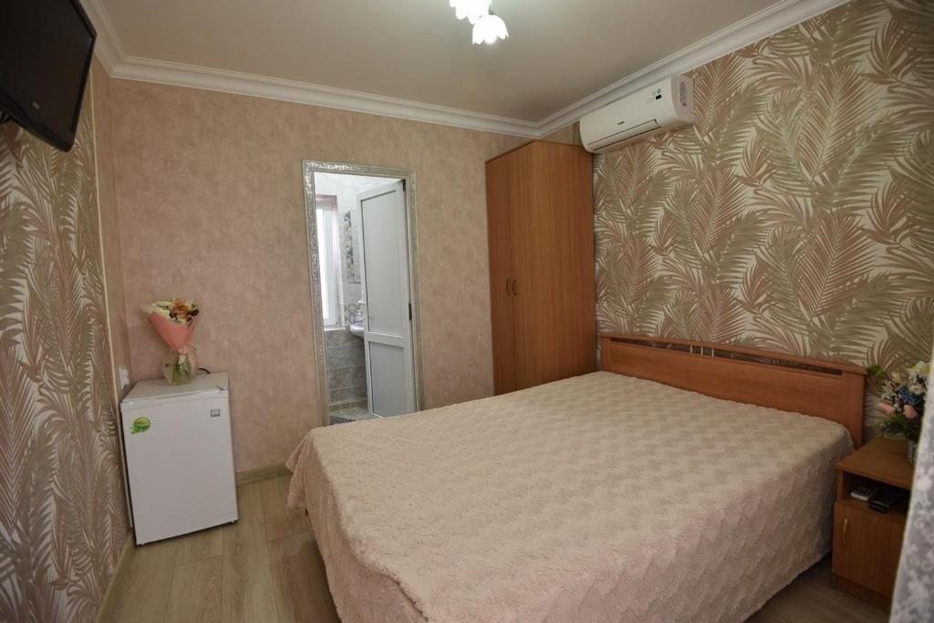 Двухместный (Двухместный номер Делюкс с 1 кроватью) отеля Skazka Inn, Голубицкая