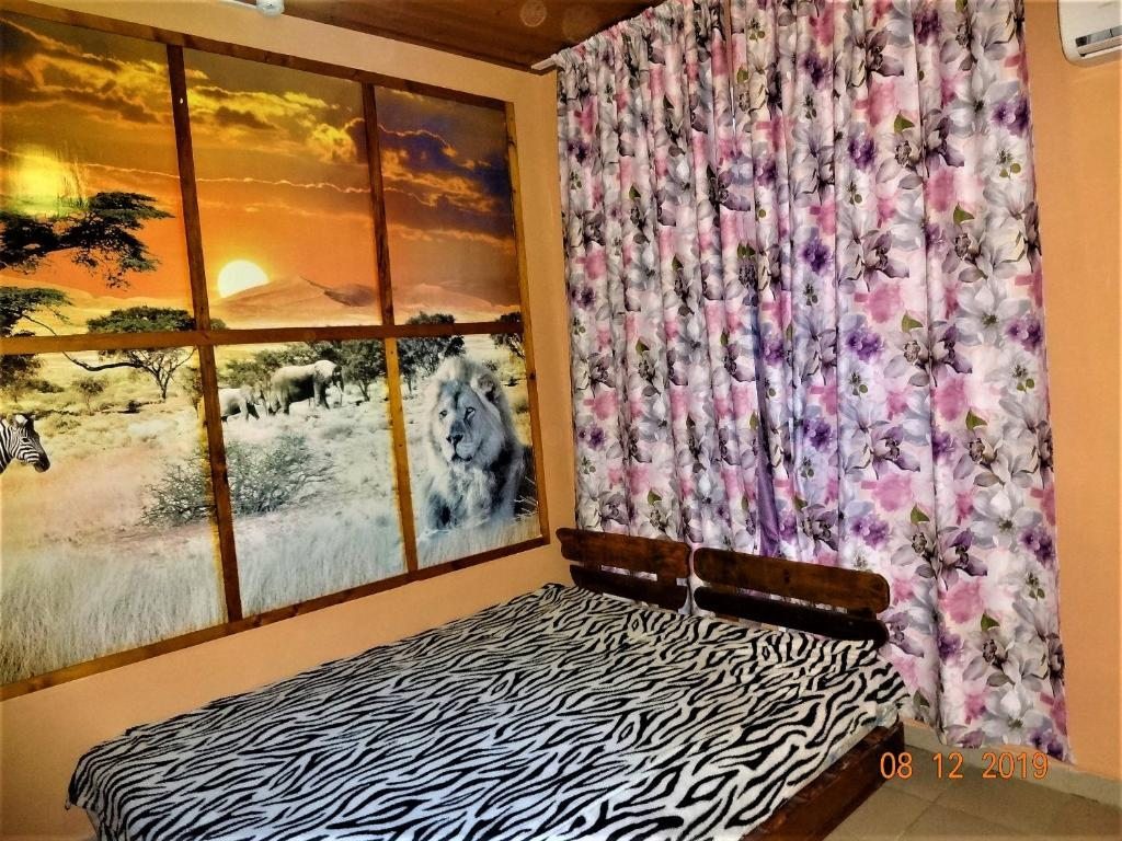 Двухместный (Двухместный номер с 2 отдельными кроватями и видом на озеро) гостевого дома АзовСафаре, Голубицкая