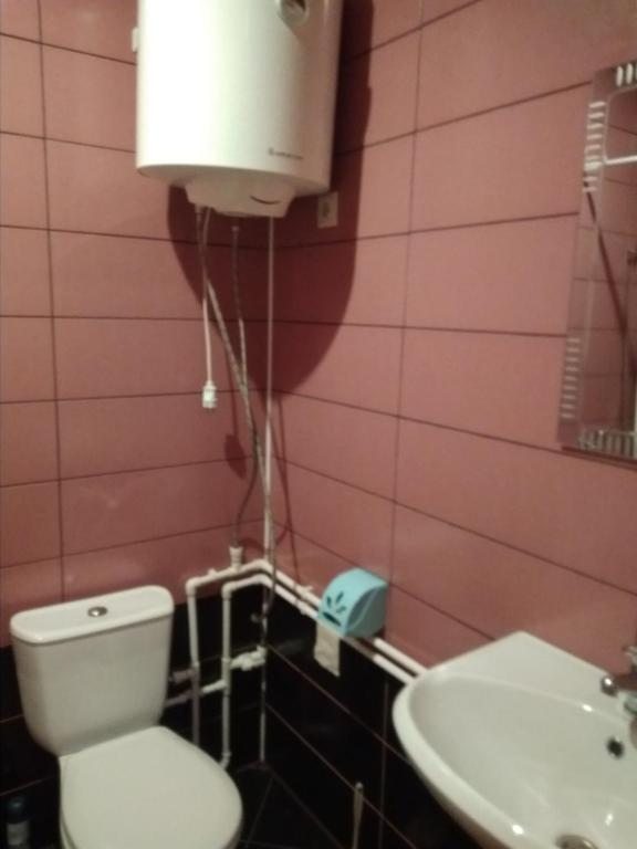 Двухместный (Двухместный номер с 2 отдельными кроватями и собственной ванной комнатой за пределами номера) гостиницы Хостел, Кабанск