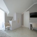 Двухместный (Стандартный двухместный номер с балконом "Мансарда"), Отель Monarch